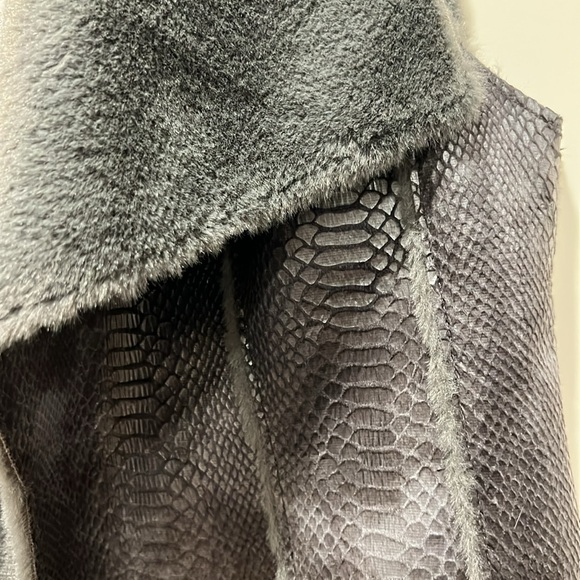 Reptile embossed vest - Picture 2 of 4